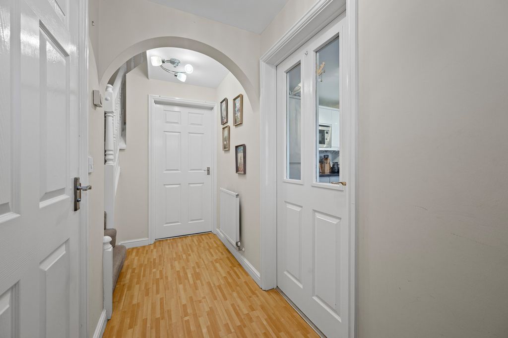 Property photo 2 of 28