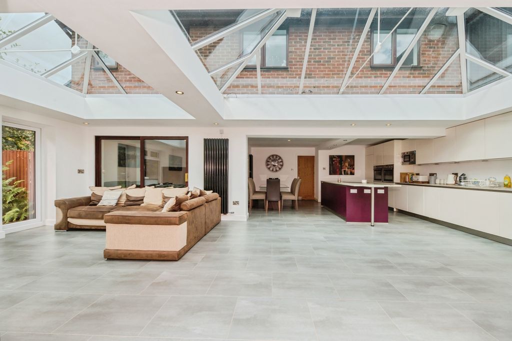 Property photo 2 of 26 Open Plan Aspect