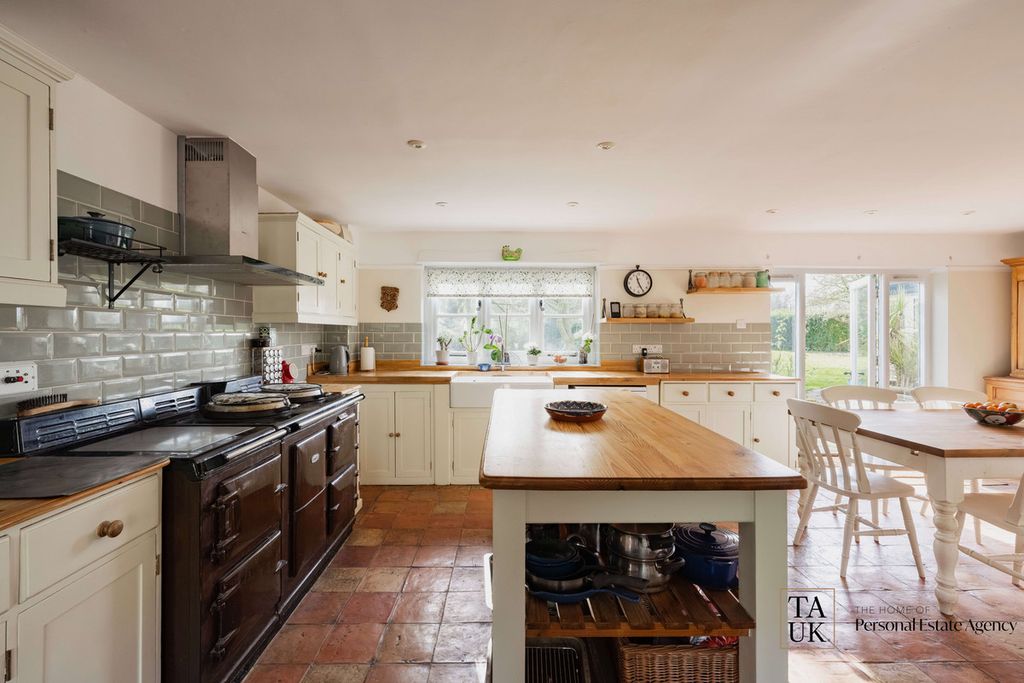 Property photo 2 of 32