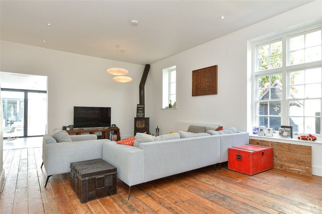 Property photo 2 of 17 Lounge