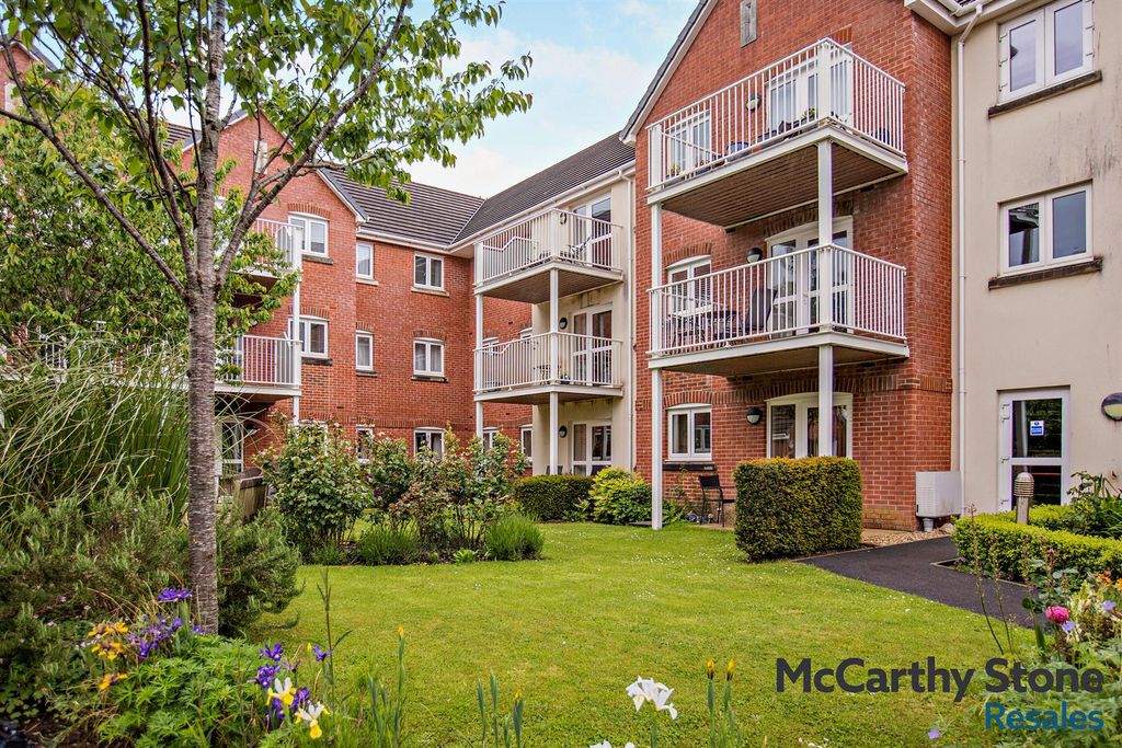 Property photo 1 of 16 Squire Court