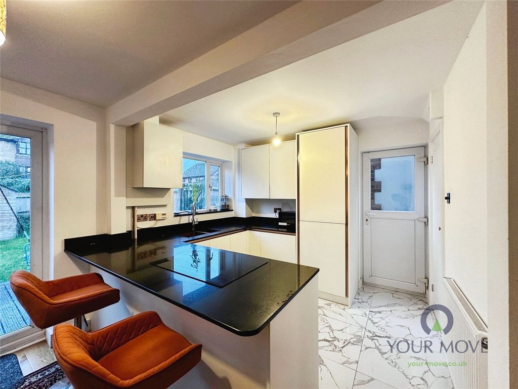 Property photo 3 of 17 Kitchen