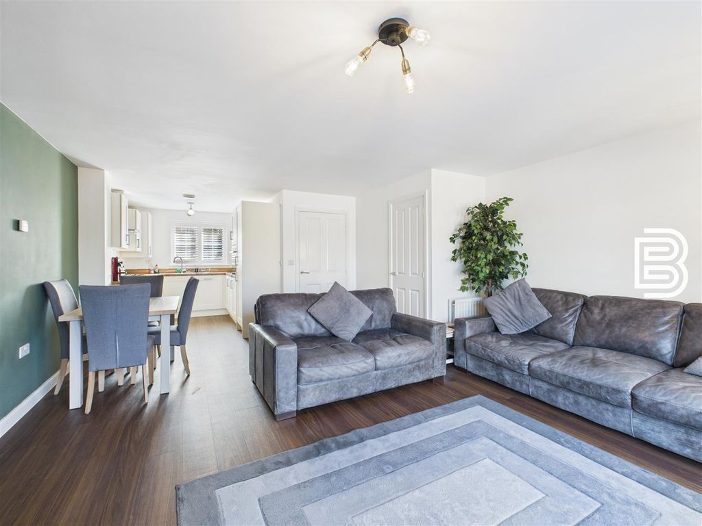 Property photo 2 of 20 Cam05587G0-Pr0009-Still013.Jpg