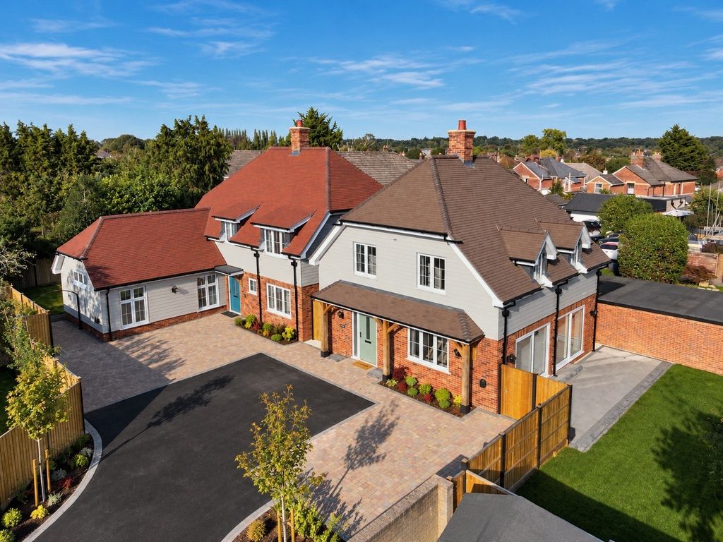 Property photo 2 of 18 Highfield Rd - Drone 8