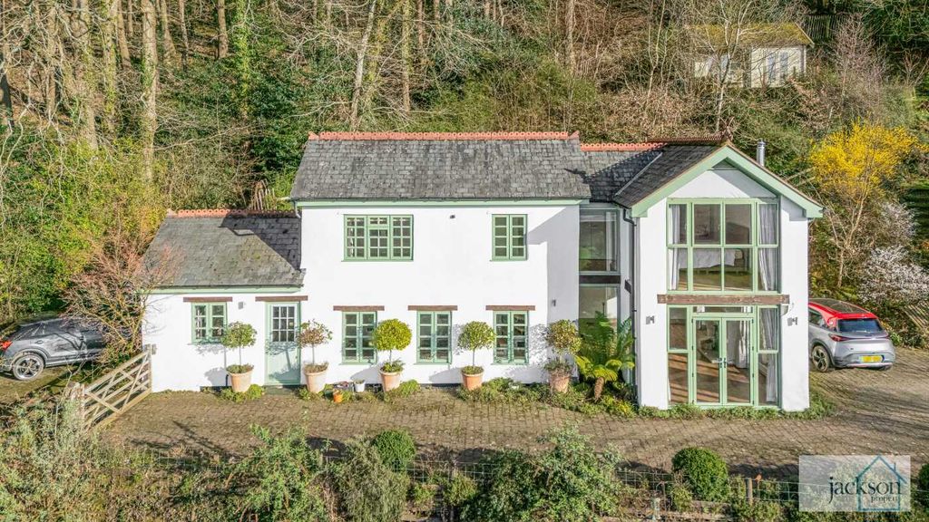 Property photo 2 of 31 2 Wye View