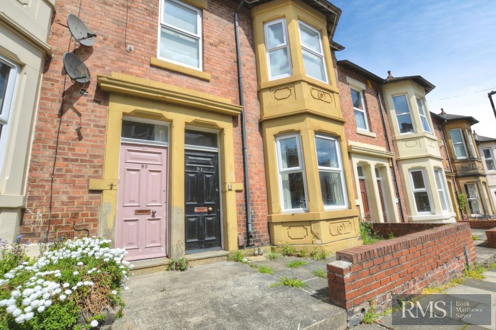 Property photo 1 of 8 Photo 4