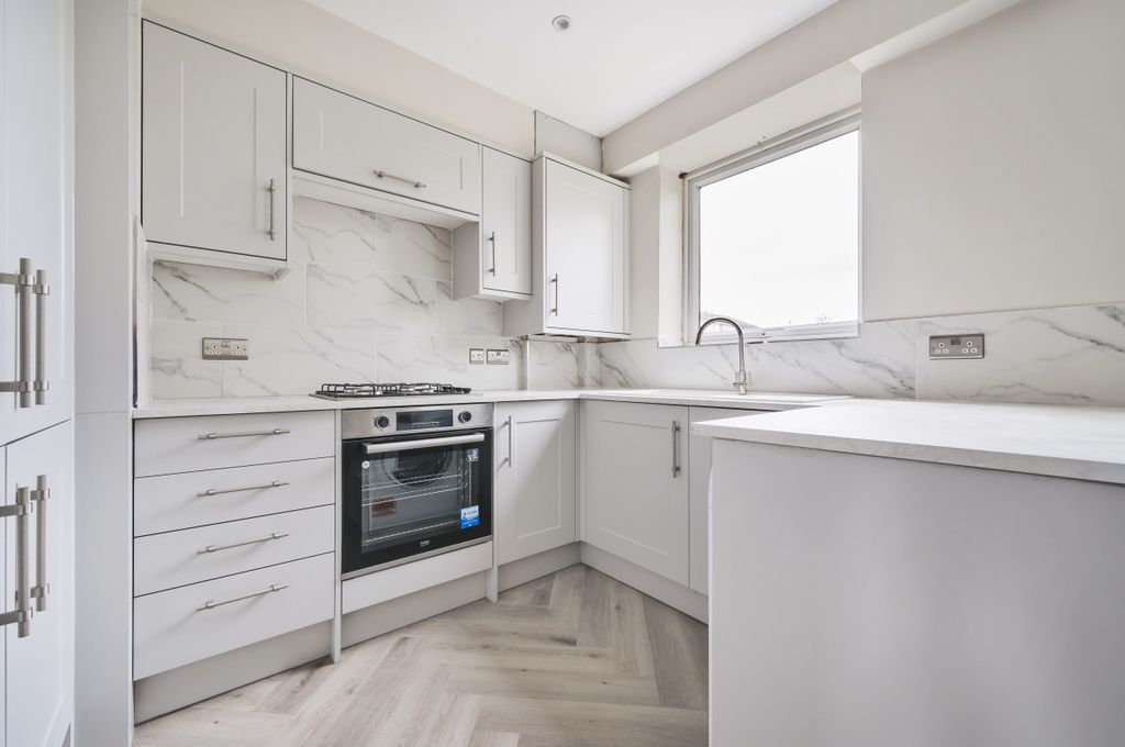 Property photo 2 of 14 Kitchen