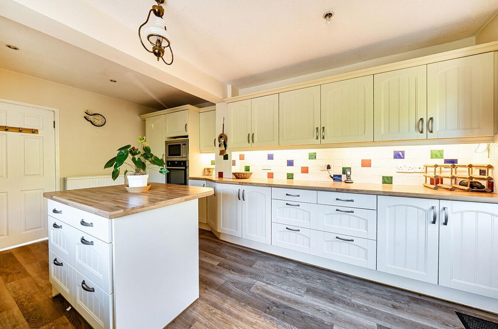 Property photo 2 of 14 Kitchen