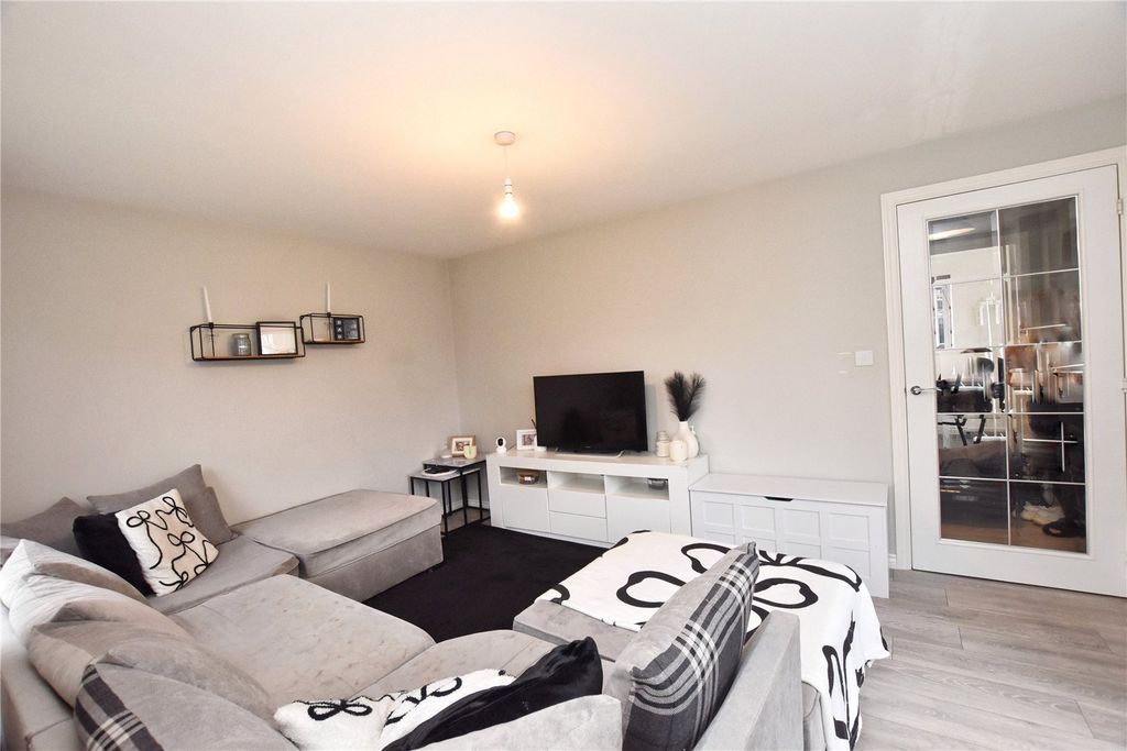 Property photo 2 of 19 Picture No. 12