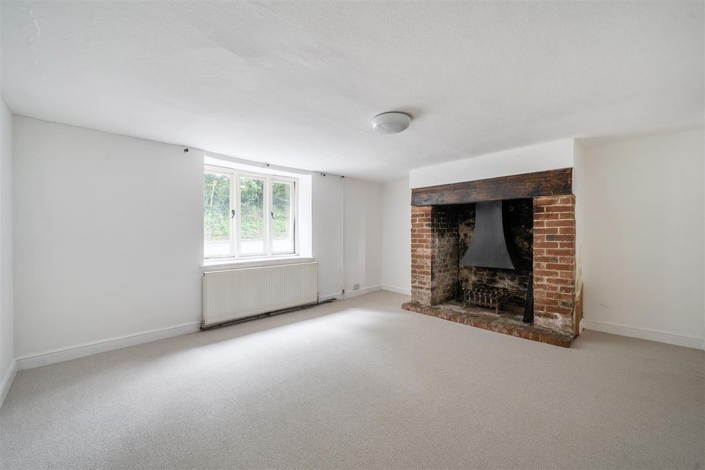 Property photo 2 of 16 Sitting Room