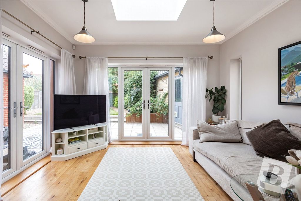 Property photo 3 of 25 Family Area