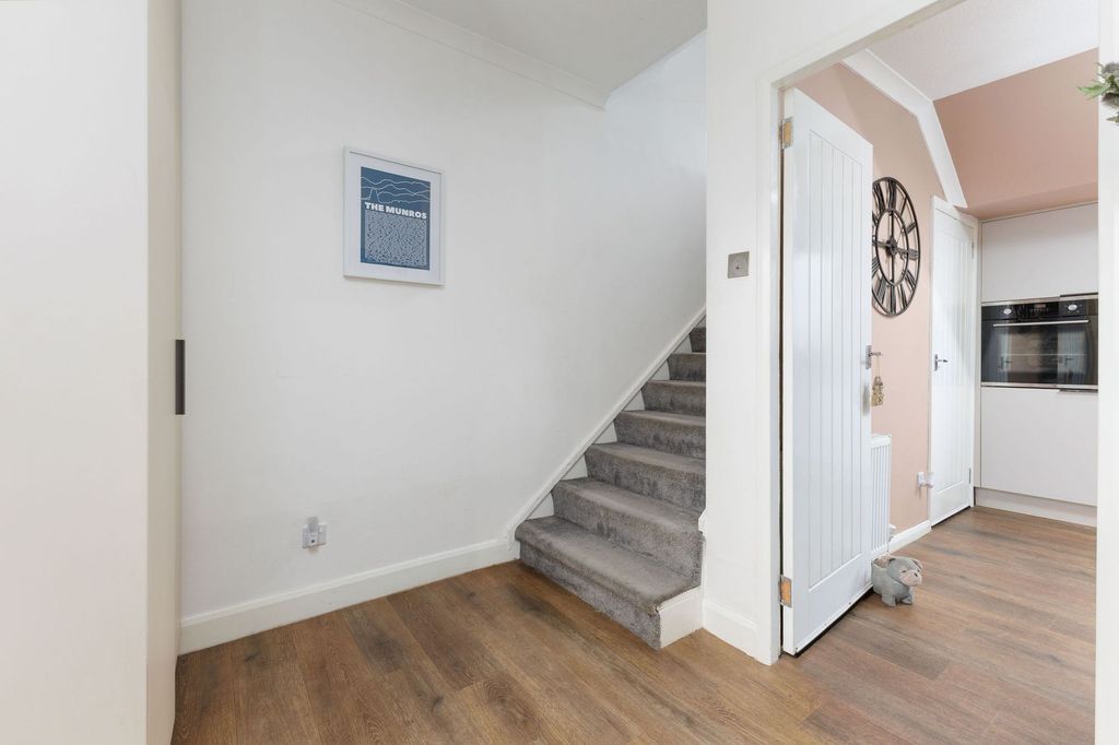 Property photo 2 of 30