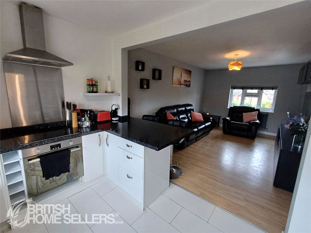 Property photo 2 of 14 Picture No. 12