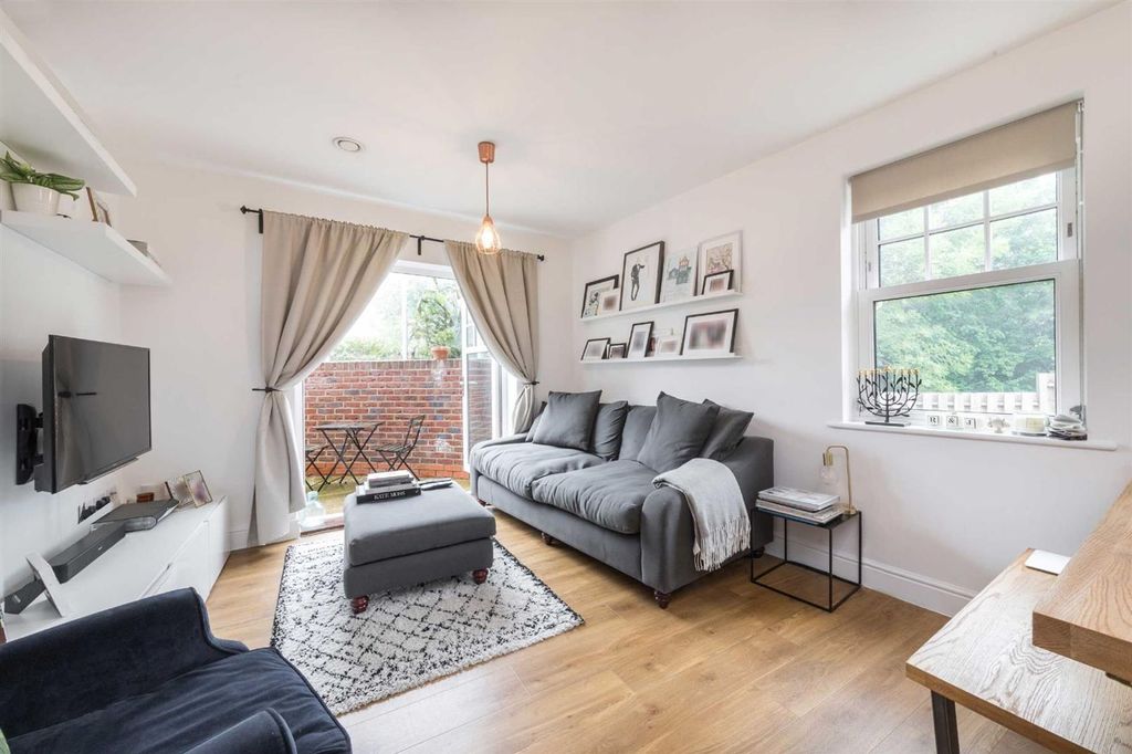 Property photo 3 of 10