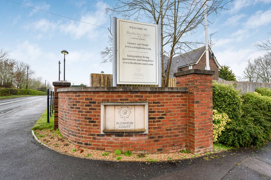Additional image 15 of 2 bed flat for saleFarnham Road, Liss, Hampshire GU33