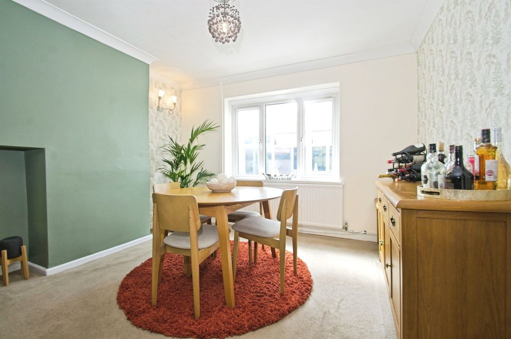 Property photo 3 of 27
