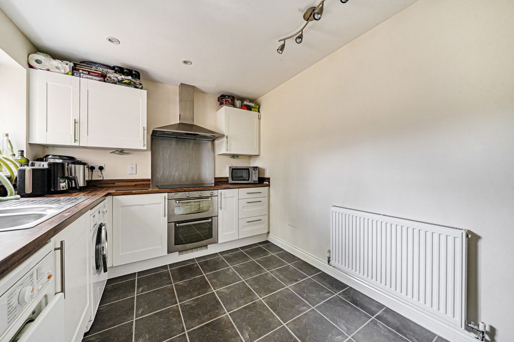 Property photo 2 of 20 Kitchen