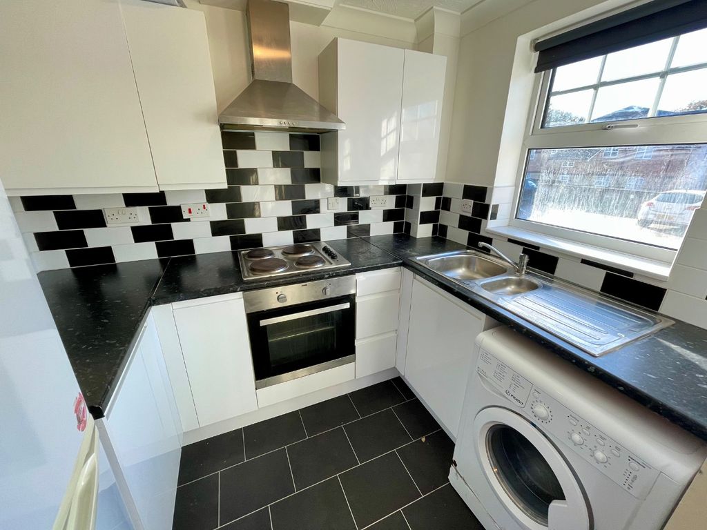 Property photo 2 of 10 4664652