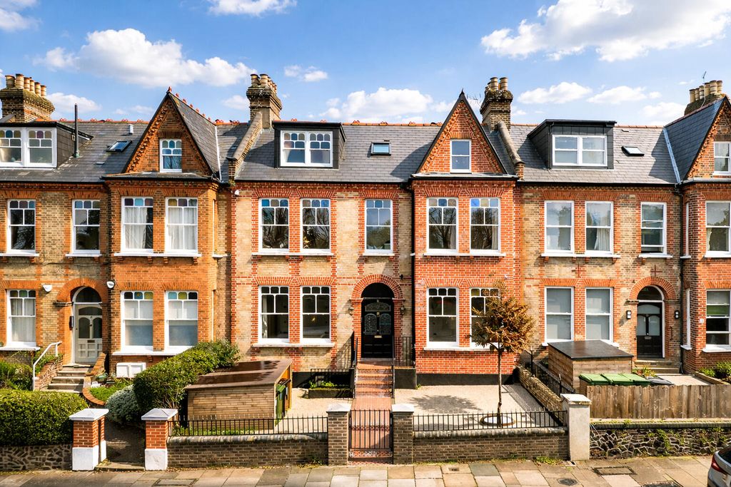 Property photo 2 of 26 Front (Exterior)