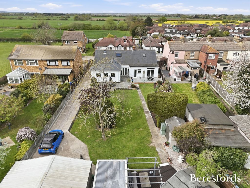 Property photo 3 of 38 Picture No. 03