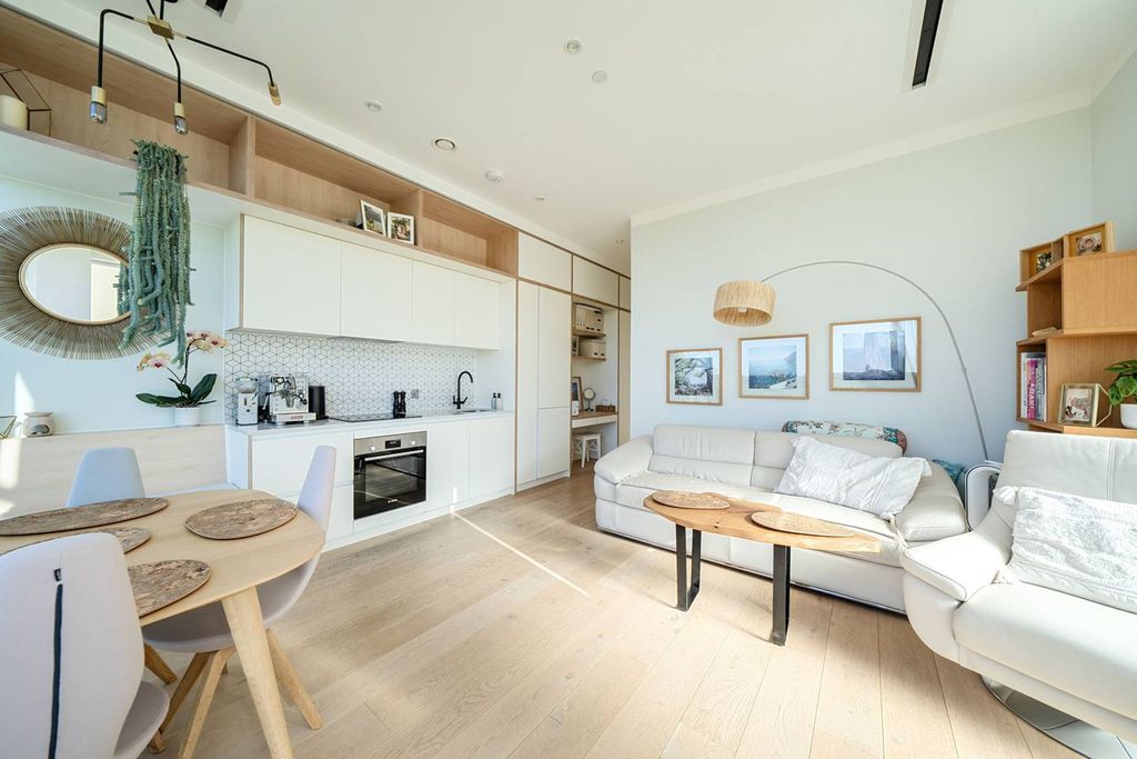 Property photo 3 of 21