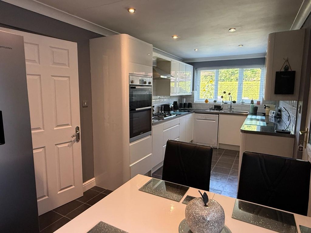 Property photo 2 of 20 Breakfast Kitchen