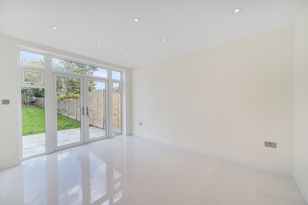 Property photo 3 of 20 1372476-6-68F8F2B...