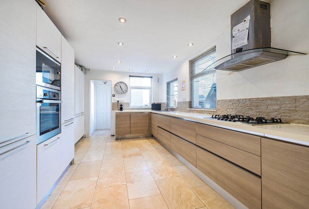 Property photo 2 of 16 1220202 (5).Jpg