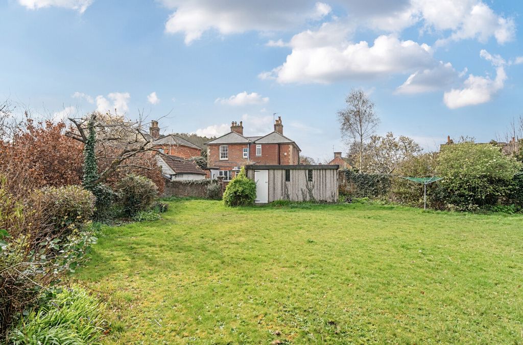 Property photo 2 of 21 Garden