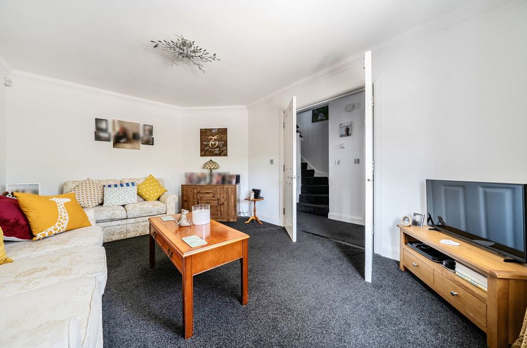Property photo 2 of 21