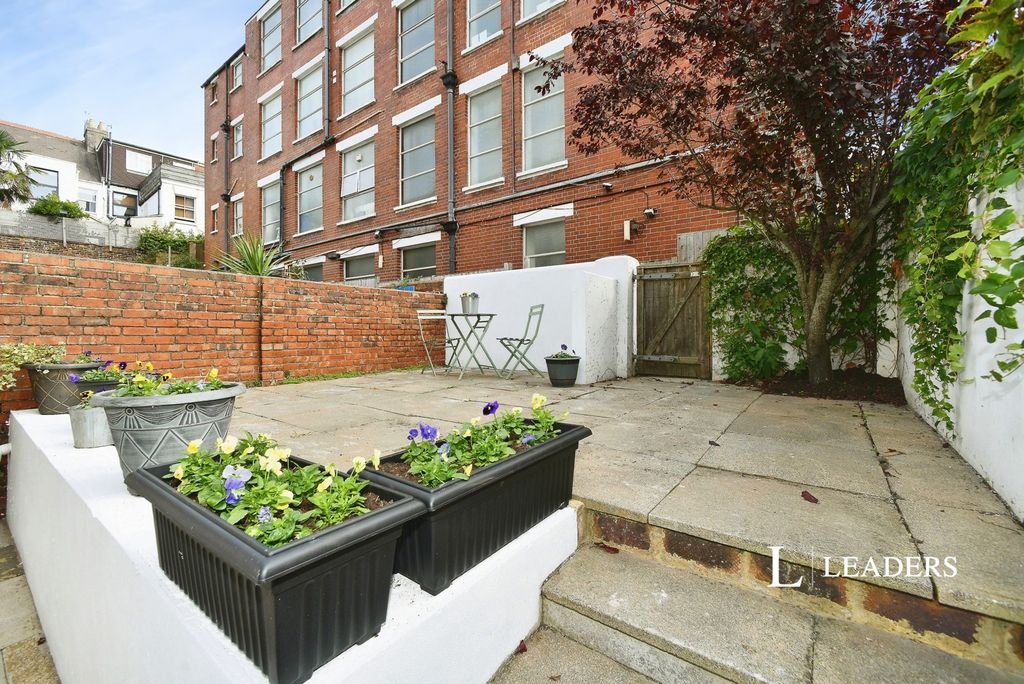Property photo 3 of 20 Pbox-Img.Jpg