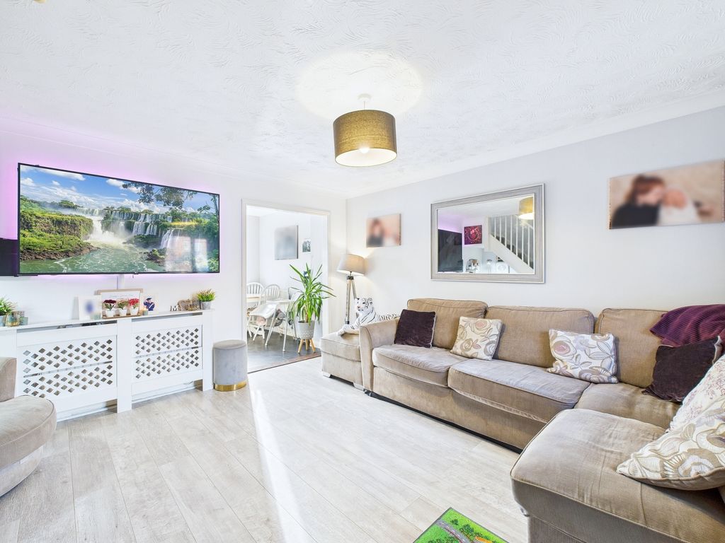 Property photo 2 of 15 Cam01909G0-Pr0464-Still017