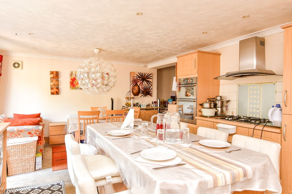 Property photo 1 of 27 Semi-Detached Bungalow For Sale Clarendon Road, Worthing Bn14