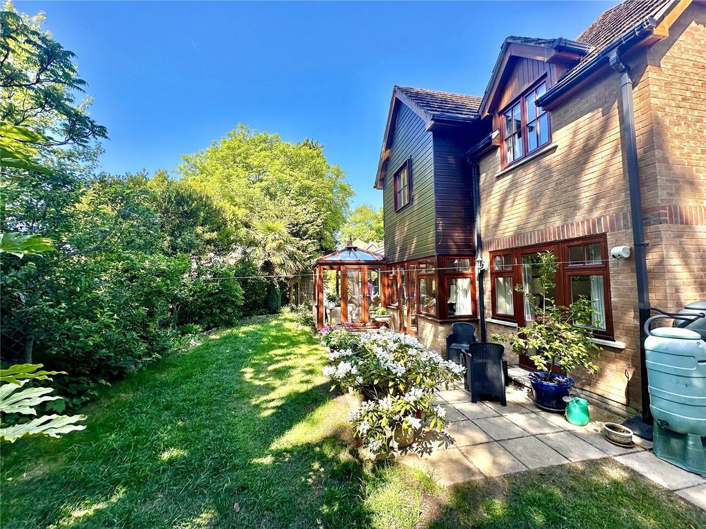 Property photo 2 of 17 Picture No. 24