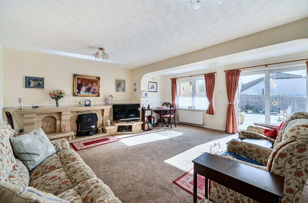 Property photo 2 of 11 15357787