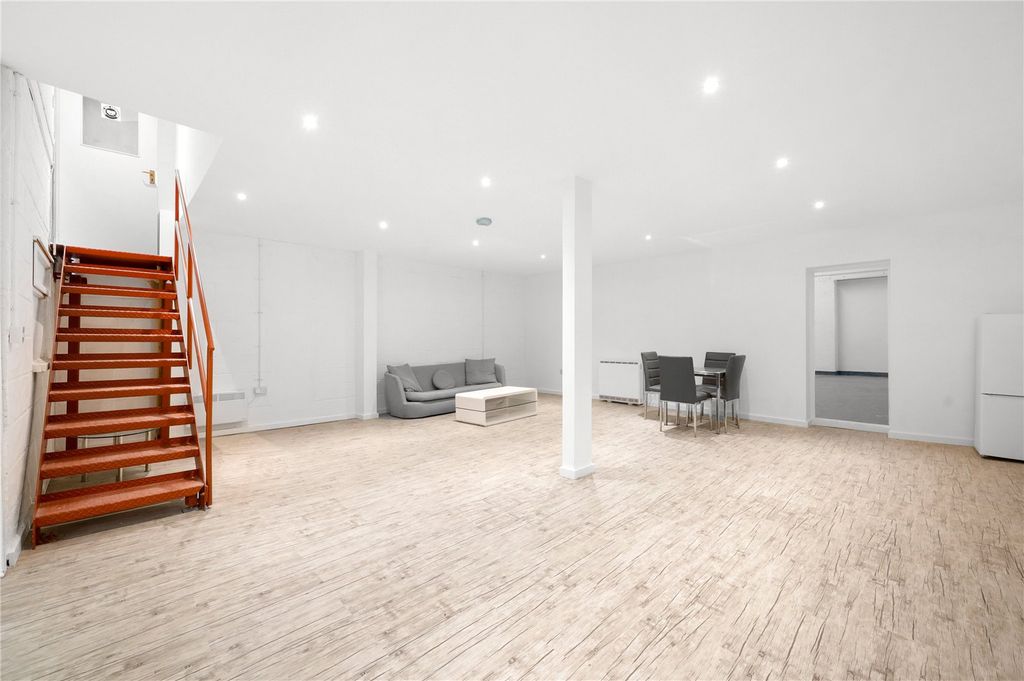 Property photo 2 of 25 Picture No. 05