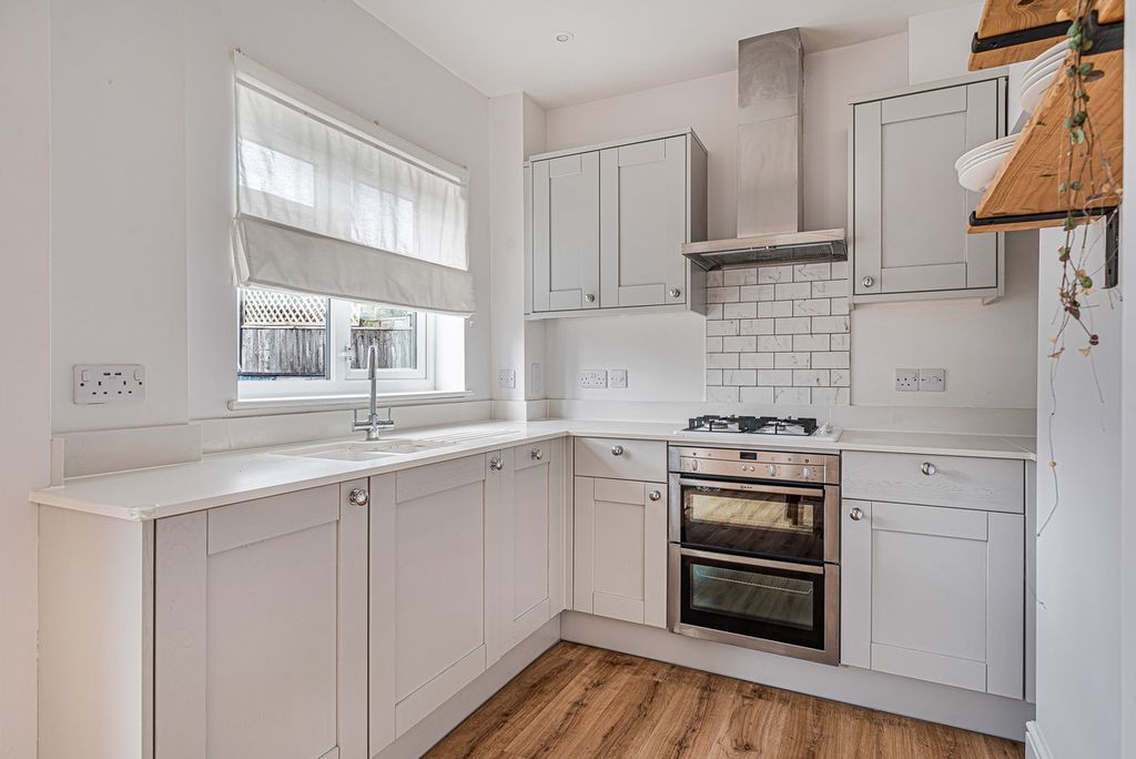 Property photo 3 of 23