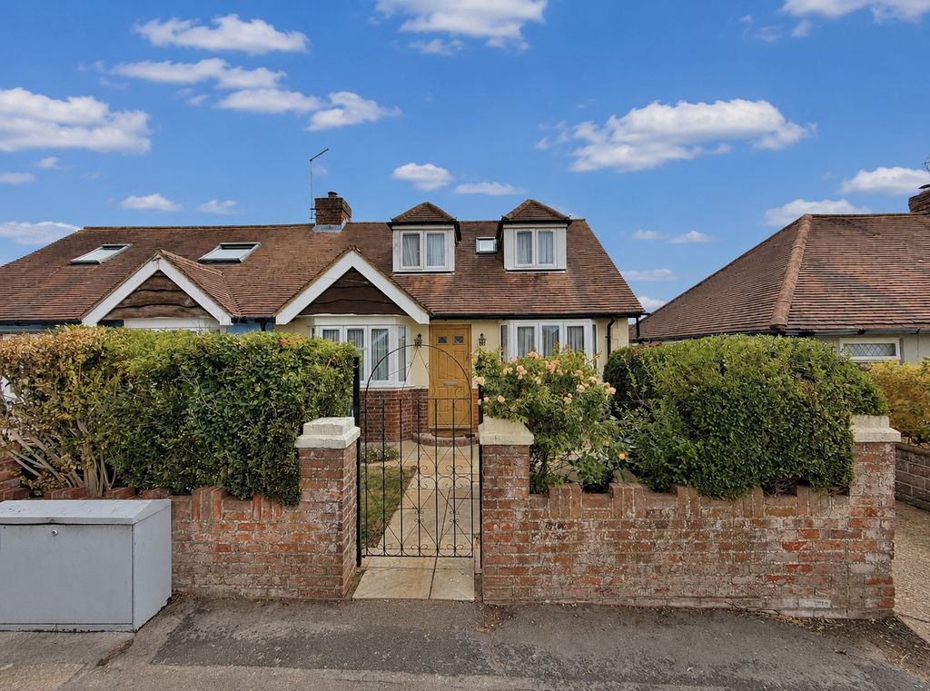Property photo 1 of 32