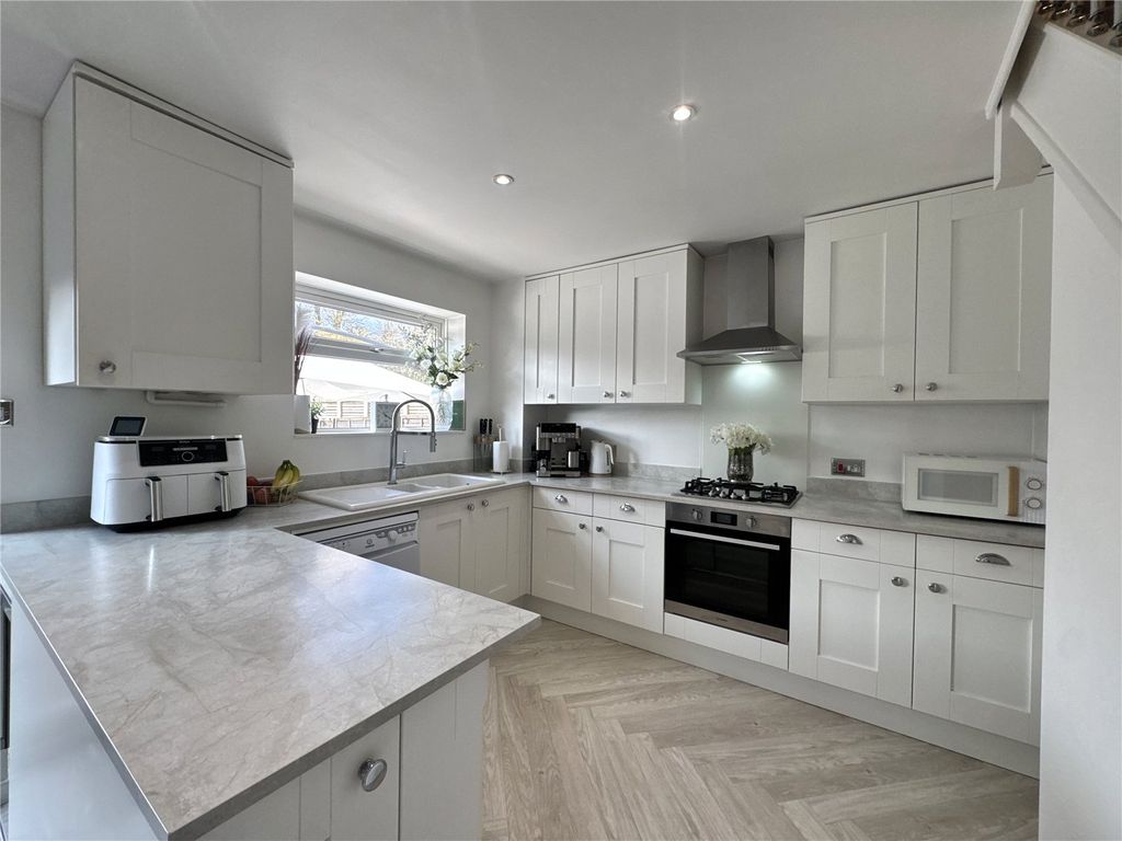 Property photo 2 of 32 Picture No. 14