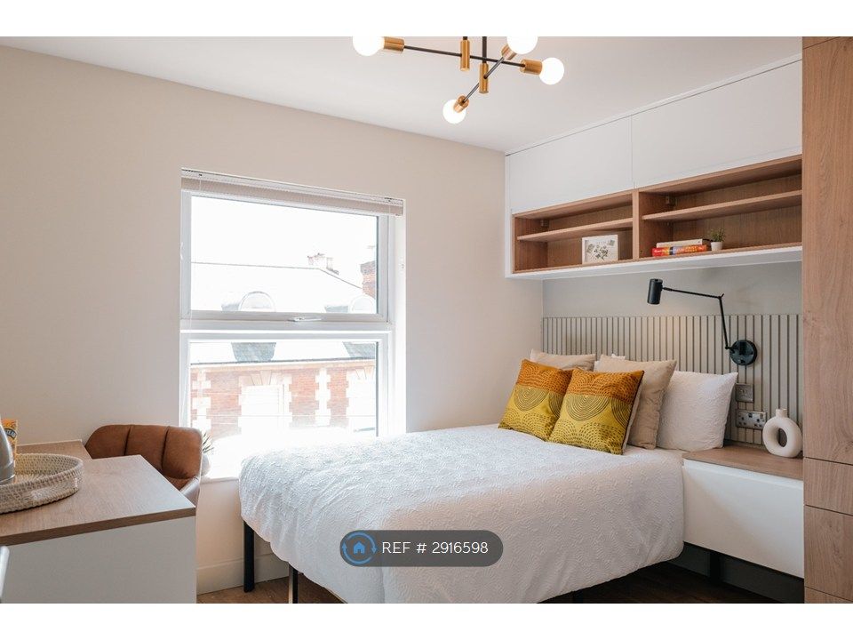 Property photo 3 of 17 Room 6