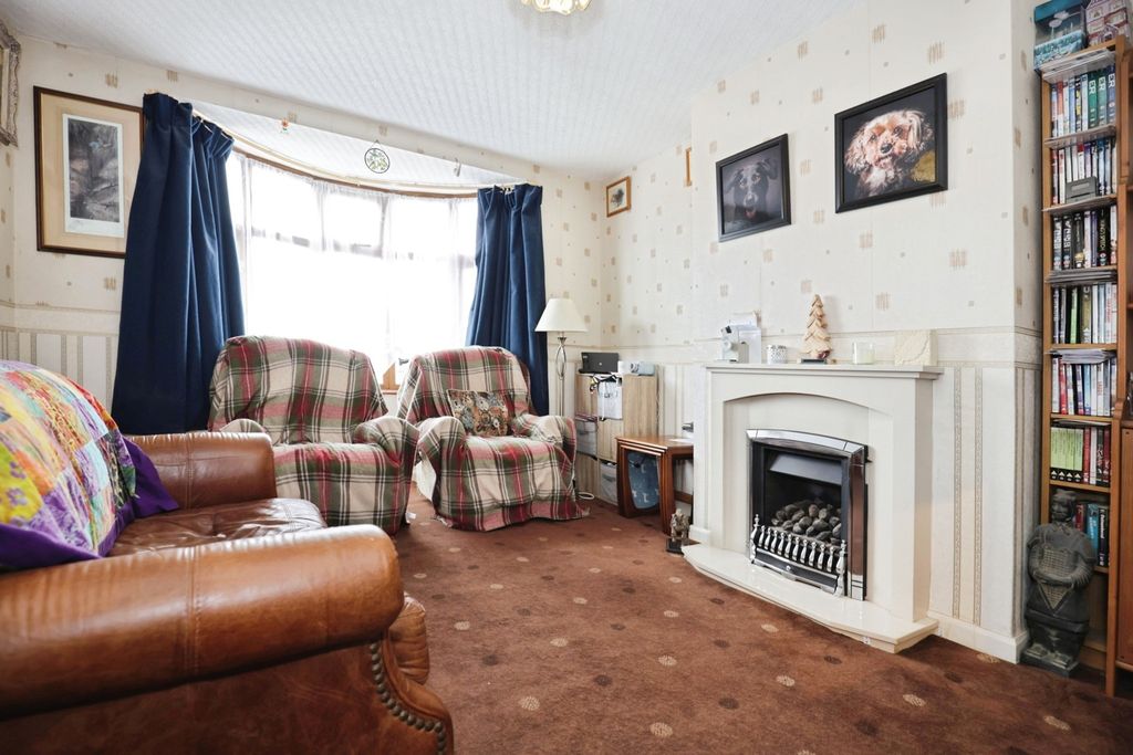 Property photo 2 of 17 Photo