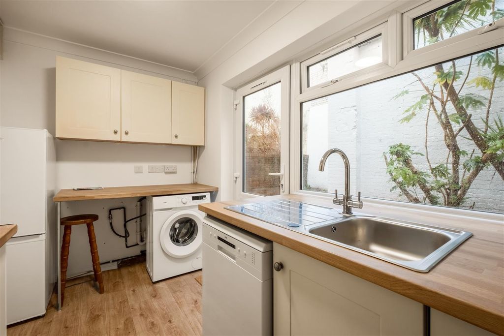 Property photo 3 of 20 Marlborough Mews-4.Jpg