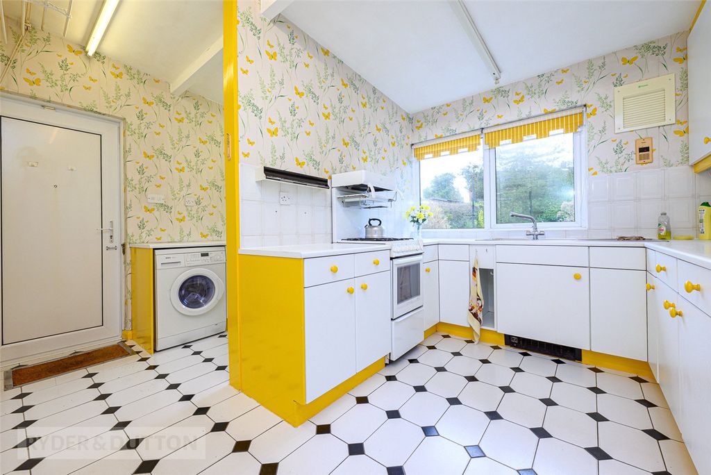 Property photo 3 of 24 Kitchen