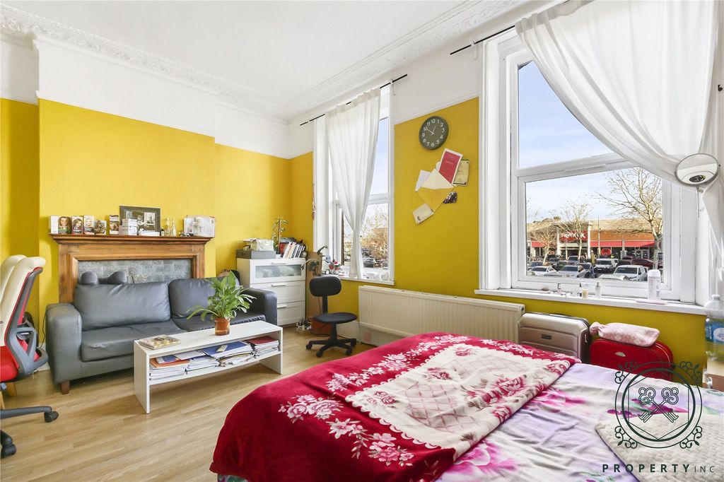 Property photo 3 of 10 Bedroom