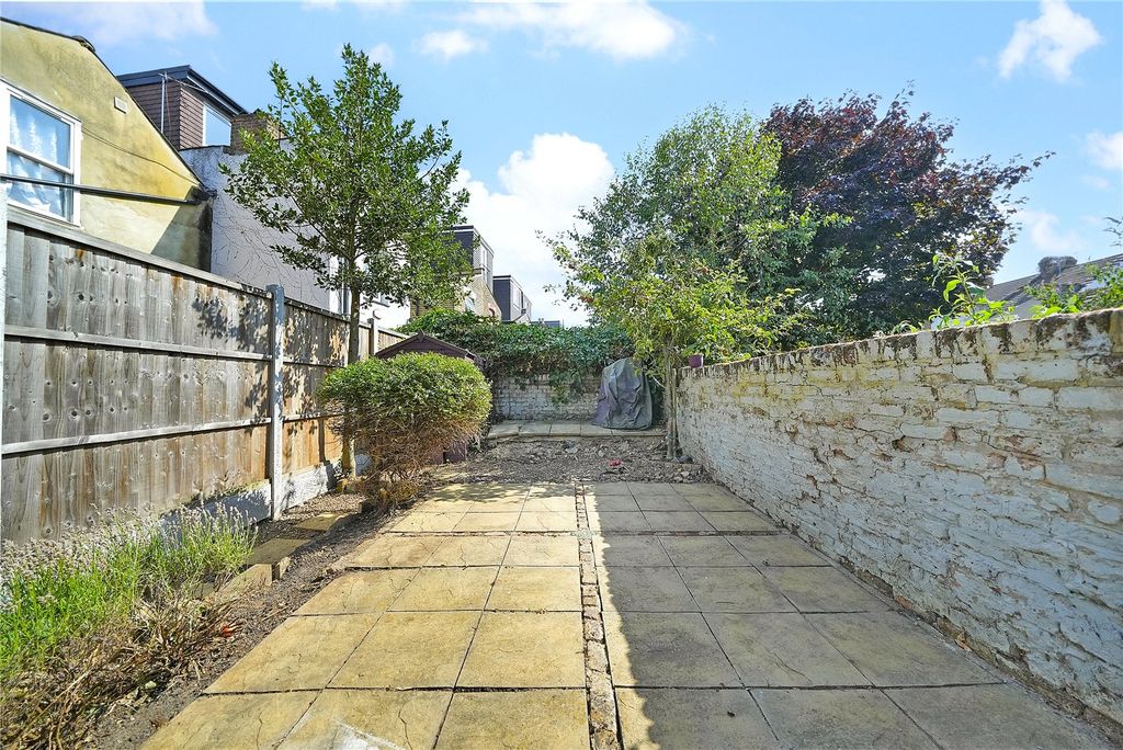 Property photo 2 of 12 Picture No. 11