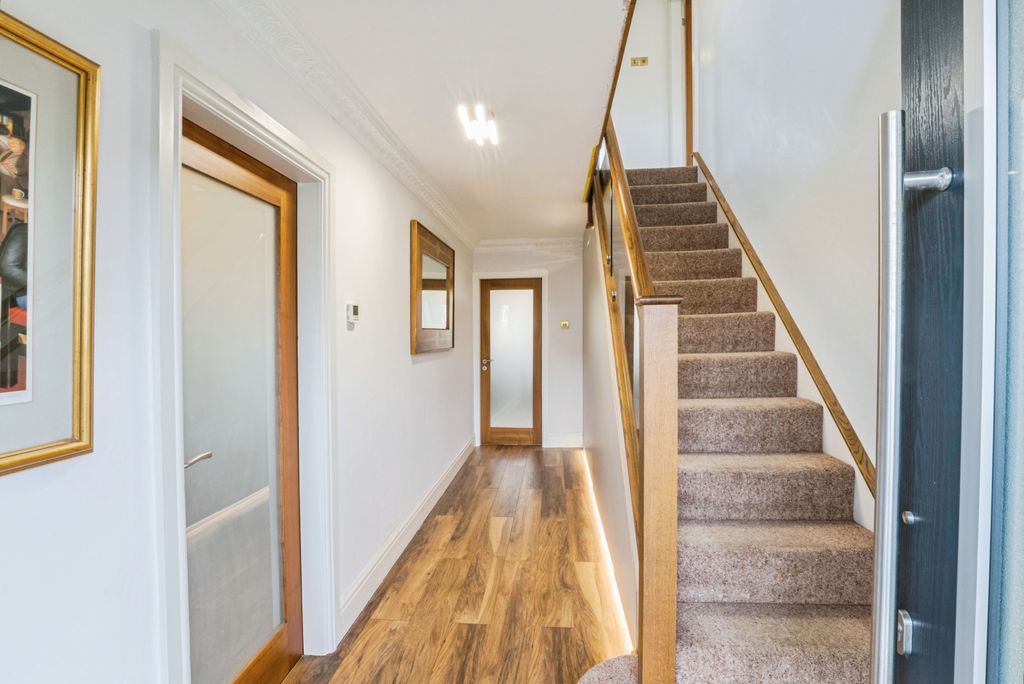 Property photo 2 of 23 Entrance Hallway