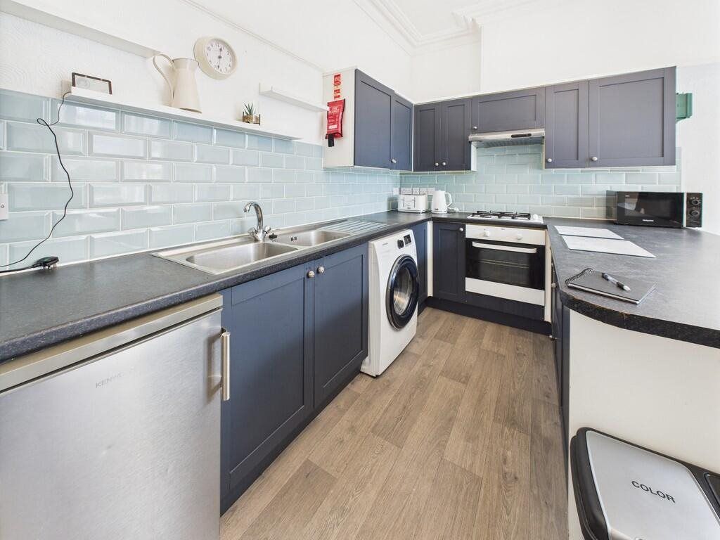 Property photo 2 of 6 Kitchen