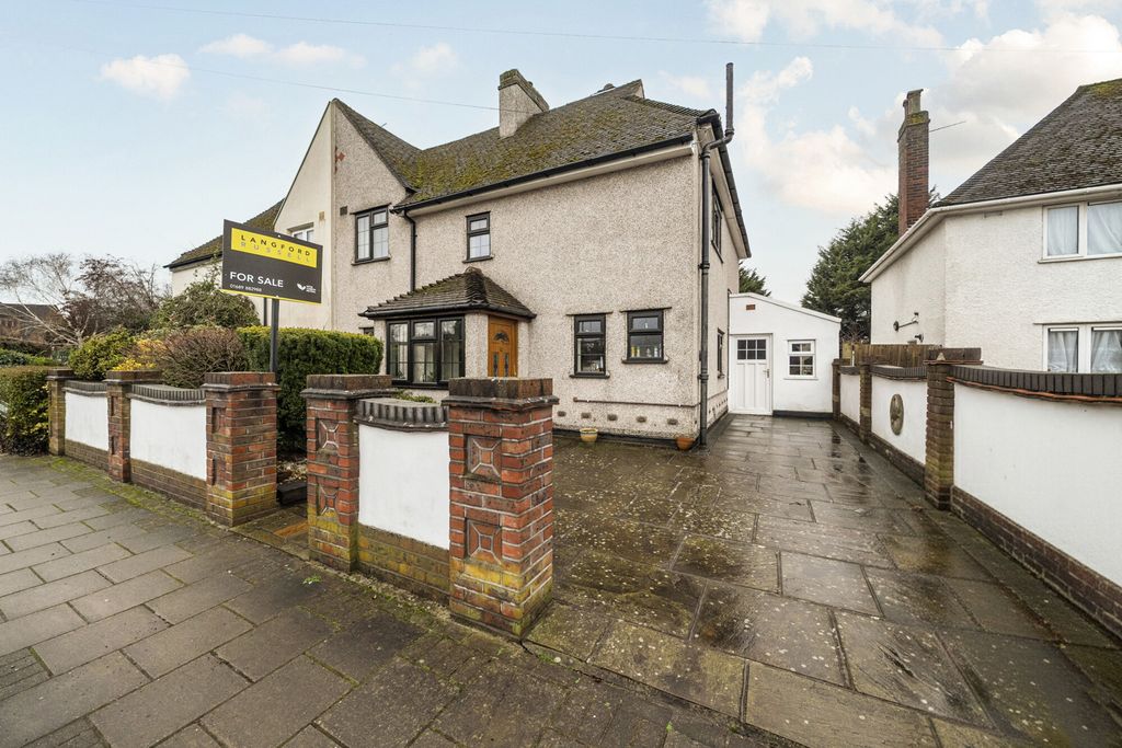 Property photo 1 of 17 External