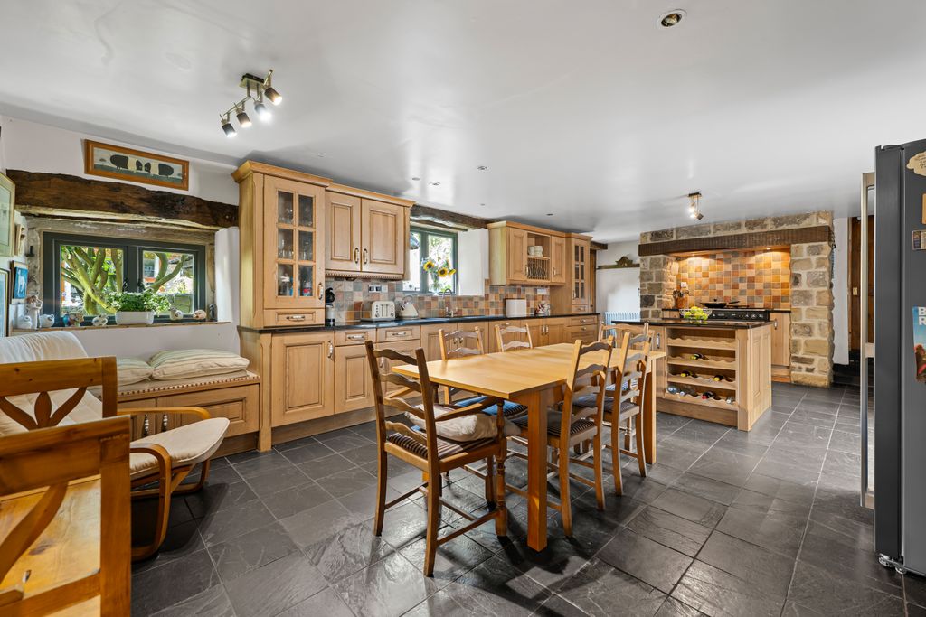 Property photo 2 of 42