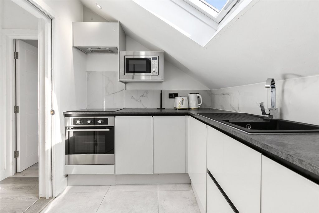 Property photo 3 of 9 Picture No. 06